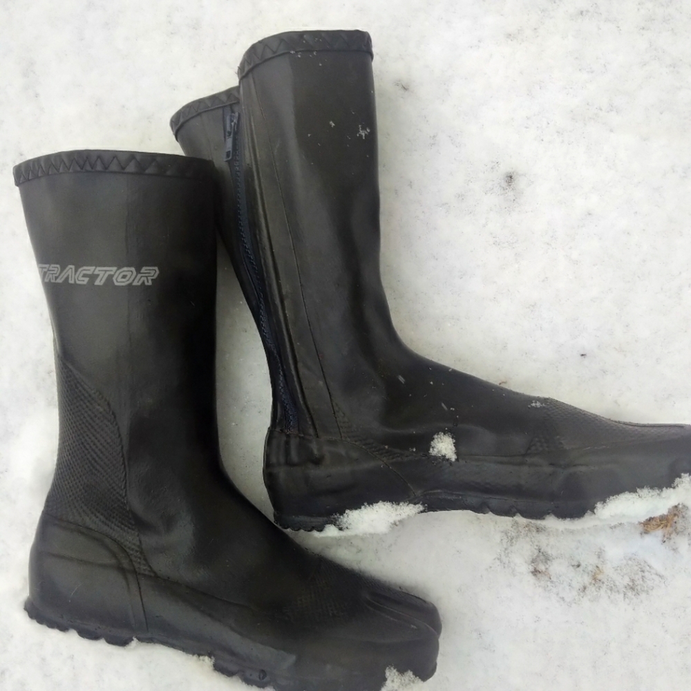 Tabi rain and muck boots